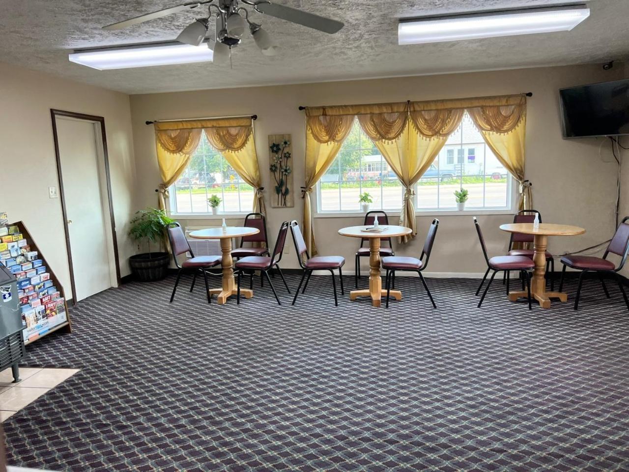 Economy Inn Маккук Экстерьер фото