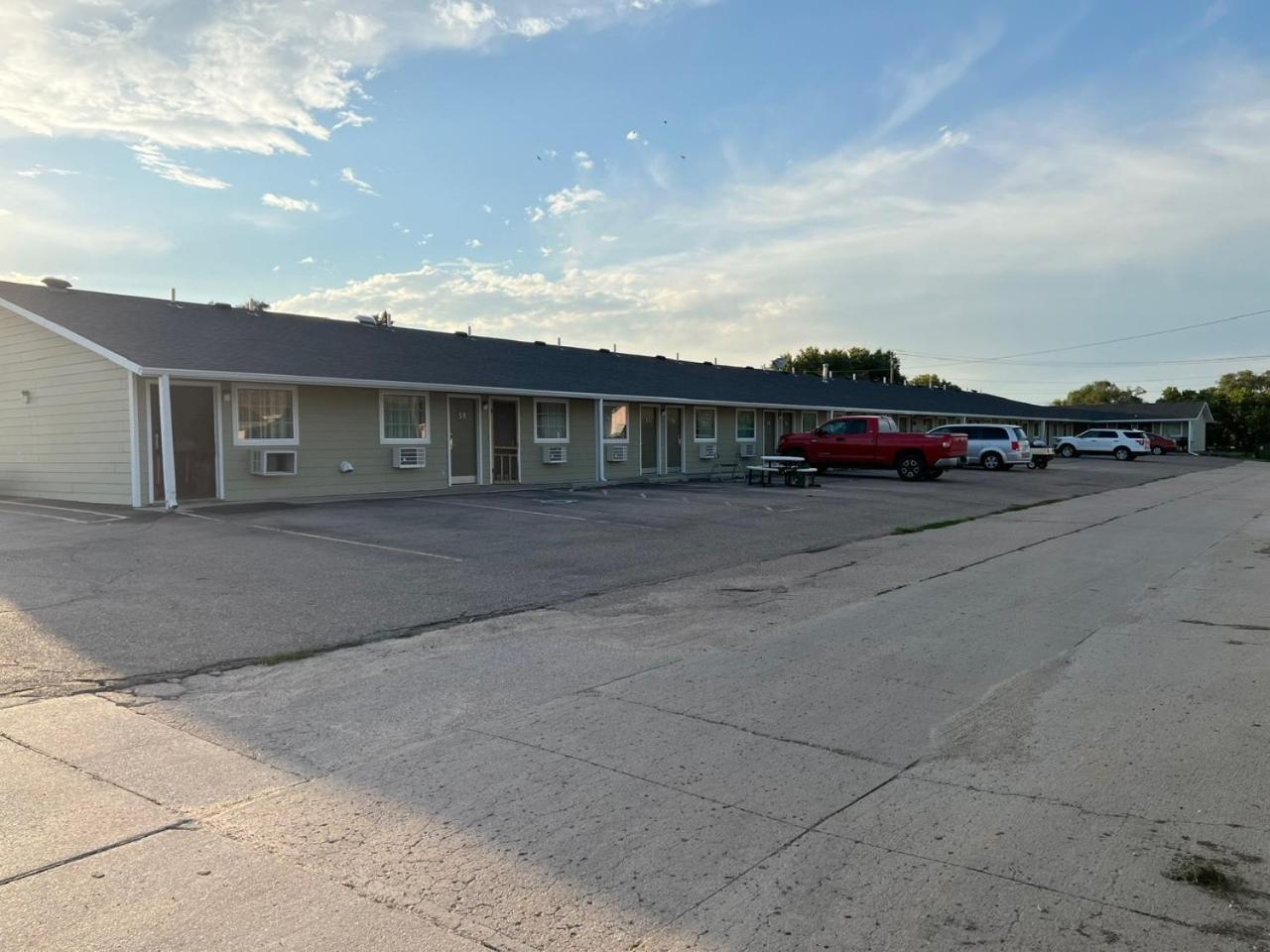 Economy Inn Маккук Экстерьер фото