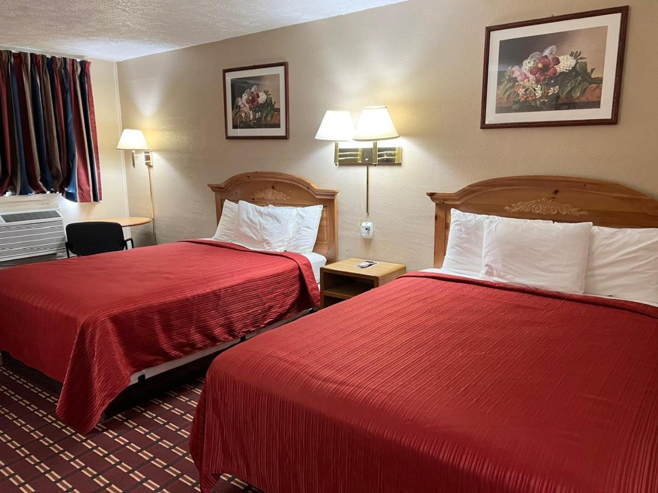 Economy Inn Маккук Экстерьер фото