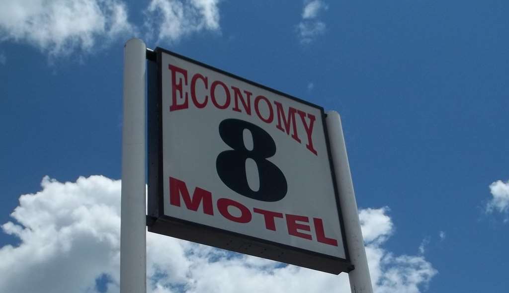 Economy Inn Маккук Экстерьер фото